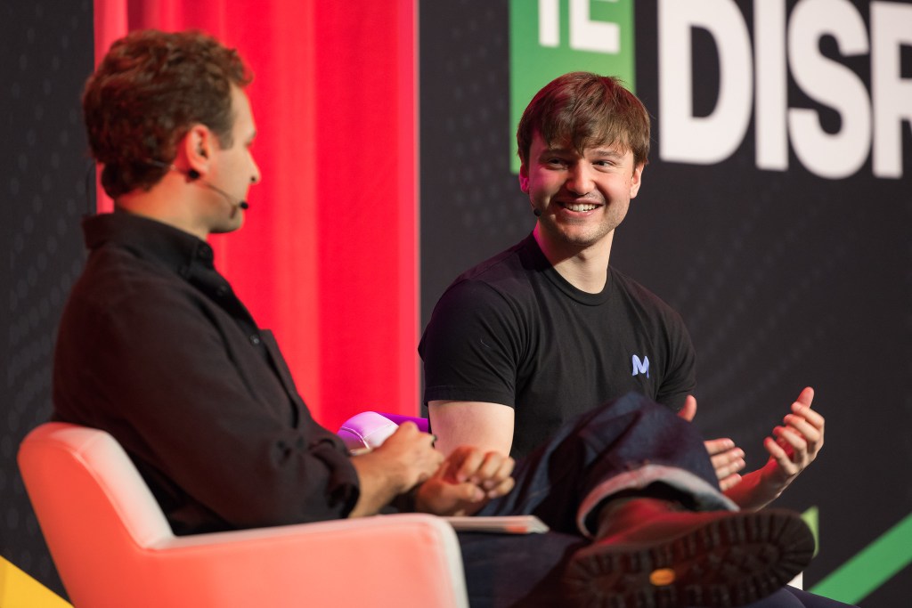 La capacidad de los agentes AI para realizar tareas profesionales como el análisis jurídico y corporativo experimenta un gran aumento