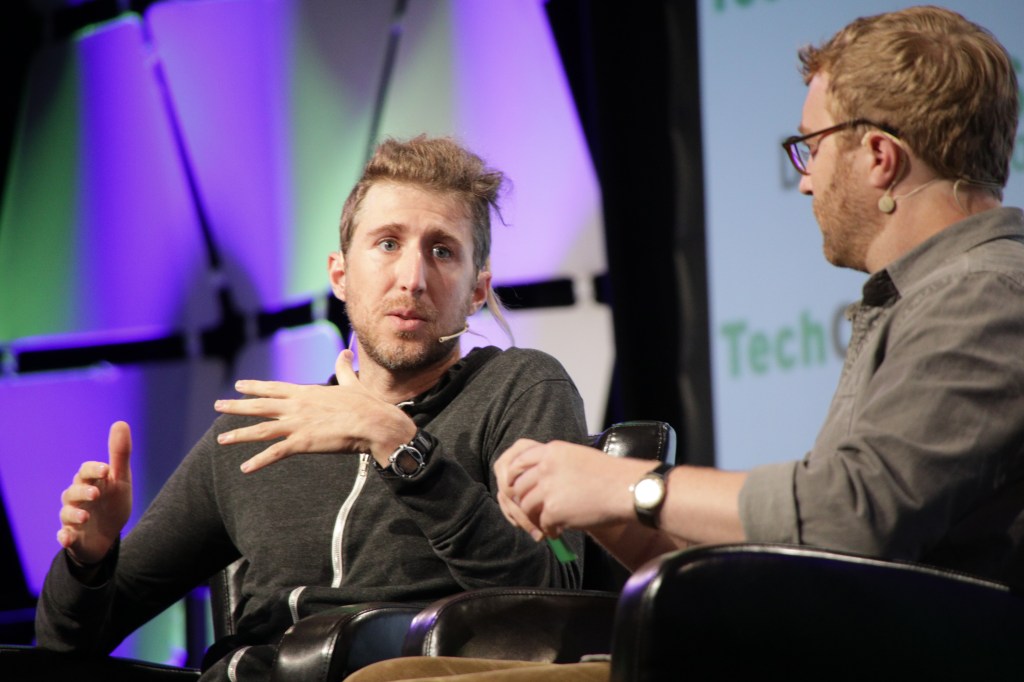 Moxie Marlinspike crea Confer, un servicio de inteligencia artificial privado que evita la recopilación de datos y publicidad