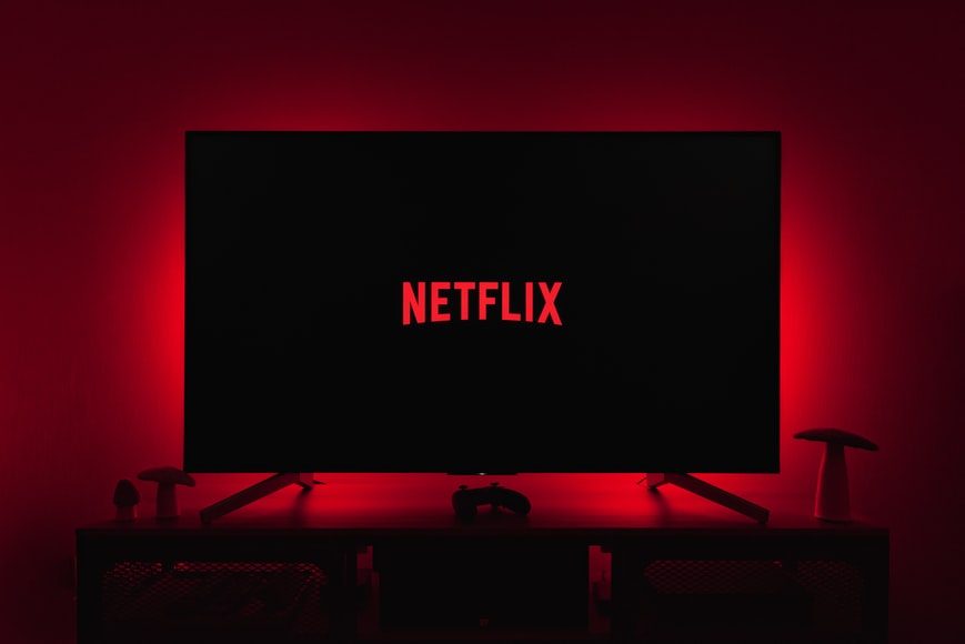Netflix ofrece pagar la totalidad de Warner Bros en efectivo para anticipar a Paramount y consolidar su posición en el