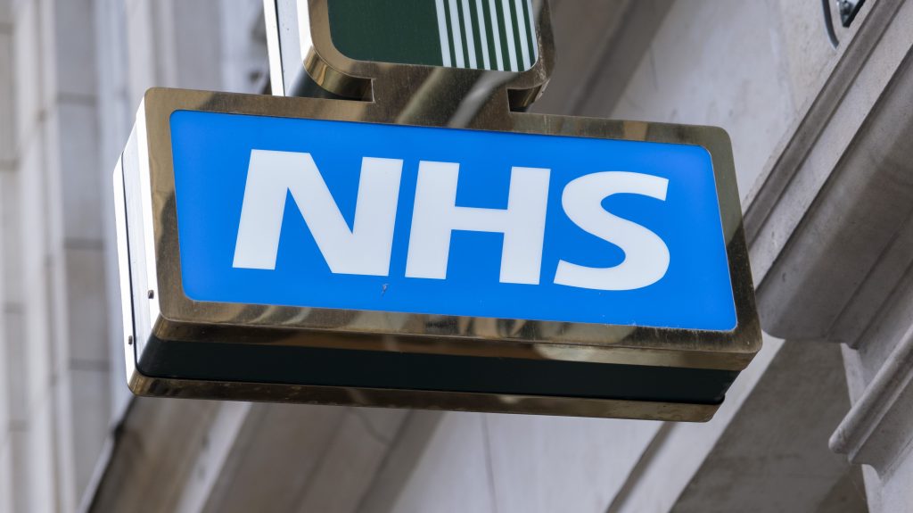 Brecha de datos en proveedor tecnológico del NHS England con 300 GB de información robada al parecer