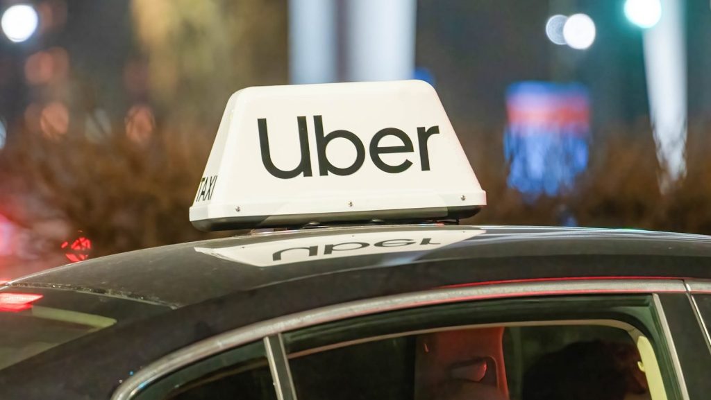 Uber designa nuevo CFO y acelera inversiones en vehículos autónomos con visión de crecer en el mercado global
