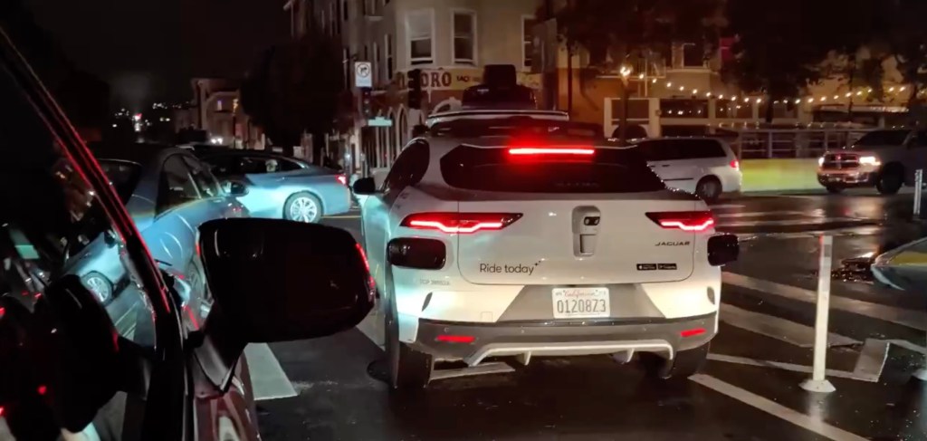 "Waymo resume servicio en San Francisco después de parar durante apagón masivo y congestión ciudadana"