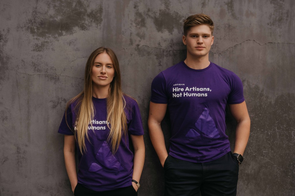 La startup de inteligencia artificial Artisan vuelve al LinkedIn después de ser reinstalada por resolver objeciones del sitio web.